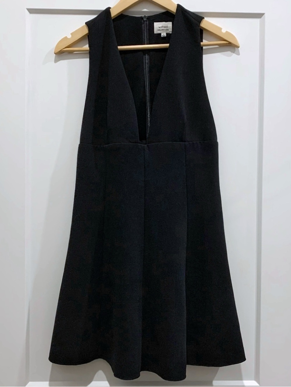 Aritzia Wilfred Deep V Plunge Montbrun Dress - Picture 4 of 9